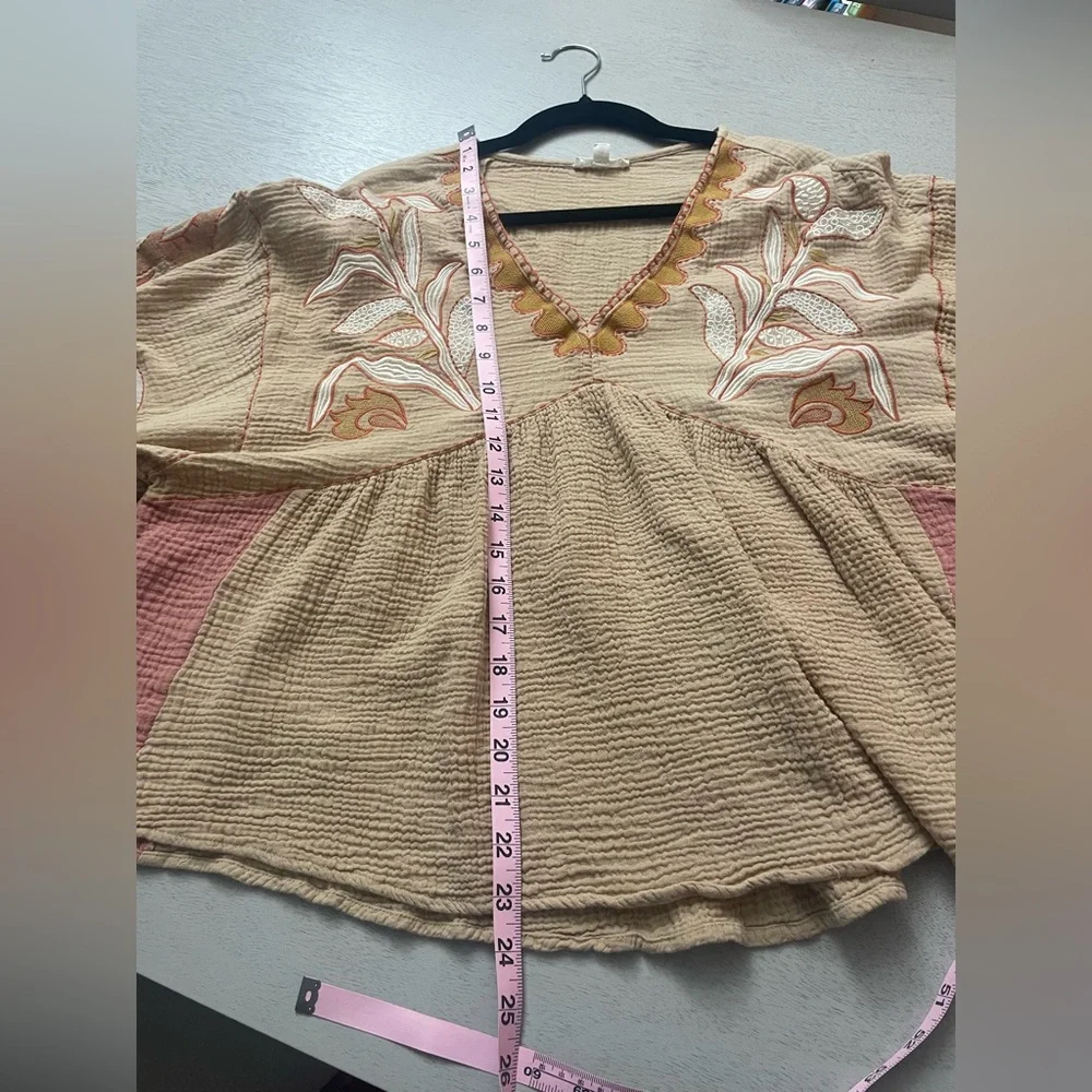 Easel Bohemian Embroidered Blouse in Tan and Pink Size Medium - Picture 5 of 12